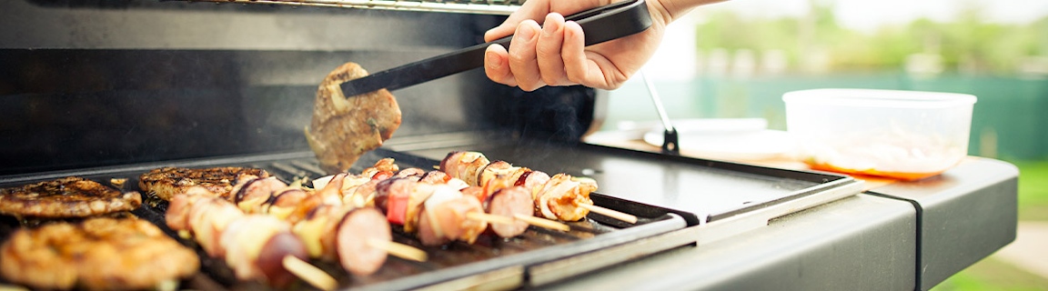 Grill ogrodowy – gazowy czy węglowy?